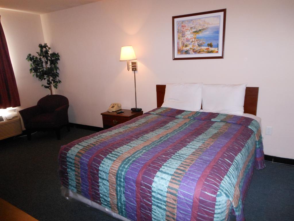 Intown Suites Extended Stay Select Hampton Va Habitación foto